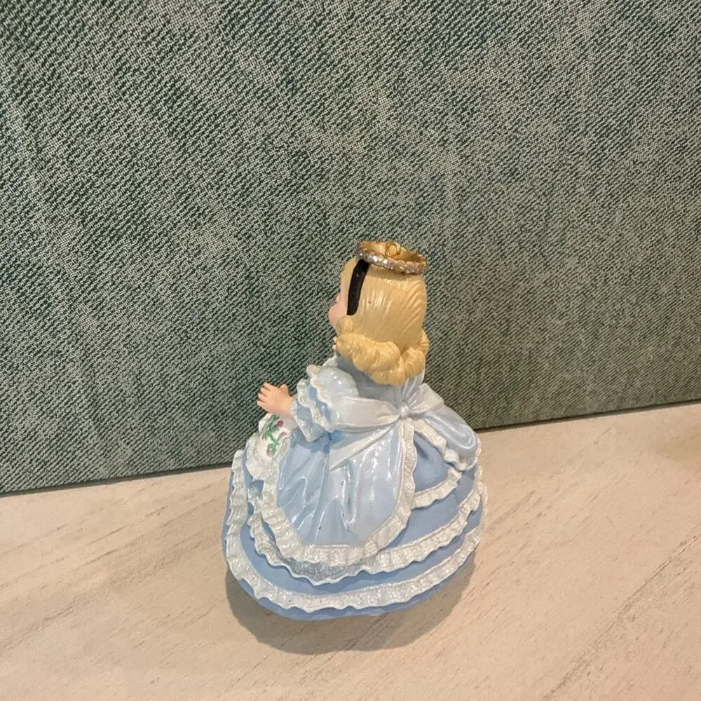 Vintage Hallmark Keepsake Ornament ALICE IN WONDERLAND Madame Alexander 2000‎